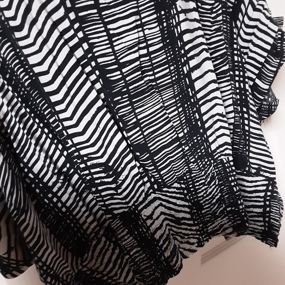 I.Q. & Co. Top Size 3X Stripe Cold Shoulder Dolman EUC - Picture 7 of 13